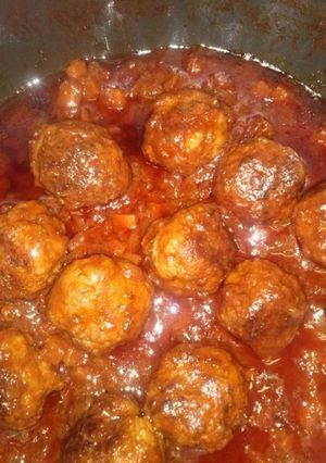 Una foto de Albóndigas con vino tinto