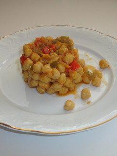 Una foto de Garbanzos cocidos con bacalao