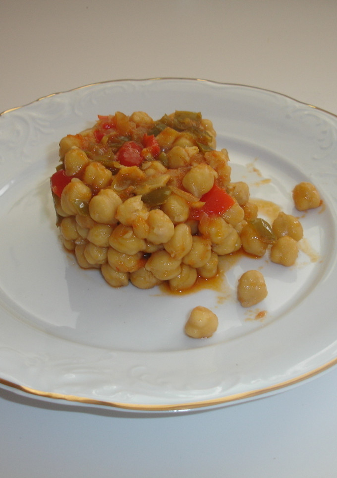 Una foto de Garbanzos cocidos con bacalao