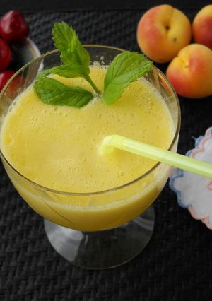 Una foto de Licuado de piña, albaricoques y melón