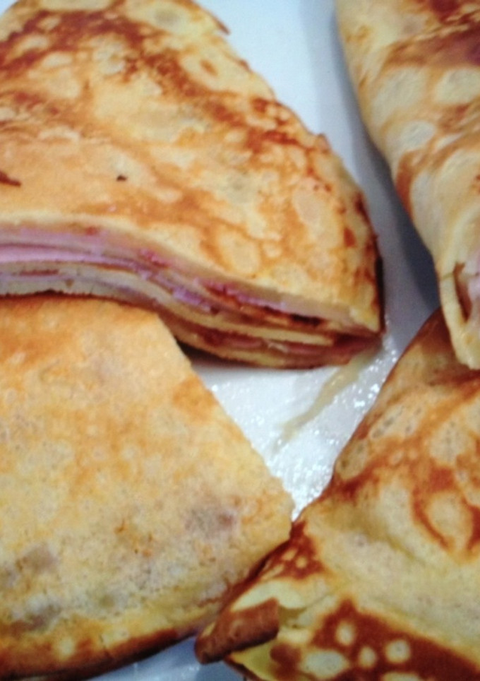 Una foto de Crepes con jamón york y queso