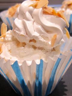 Una foto de Merengue suizo con almendras