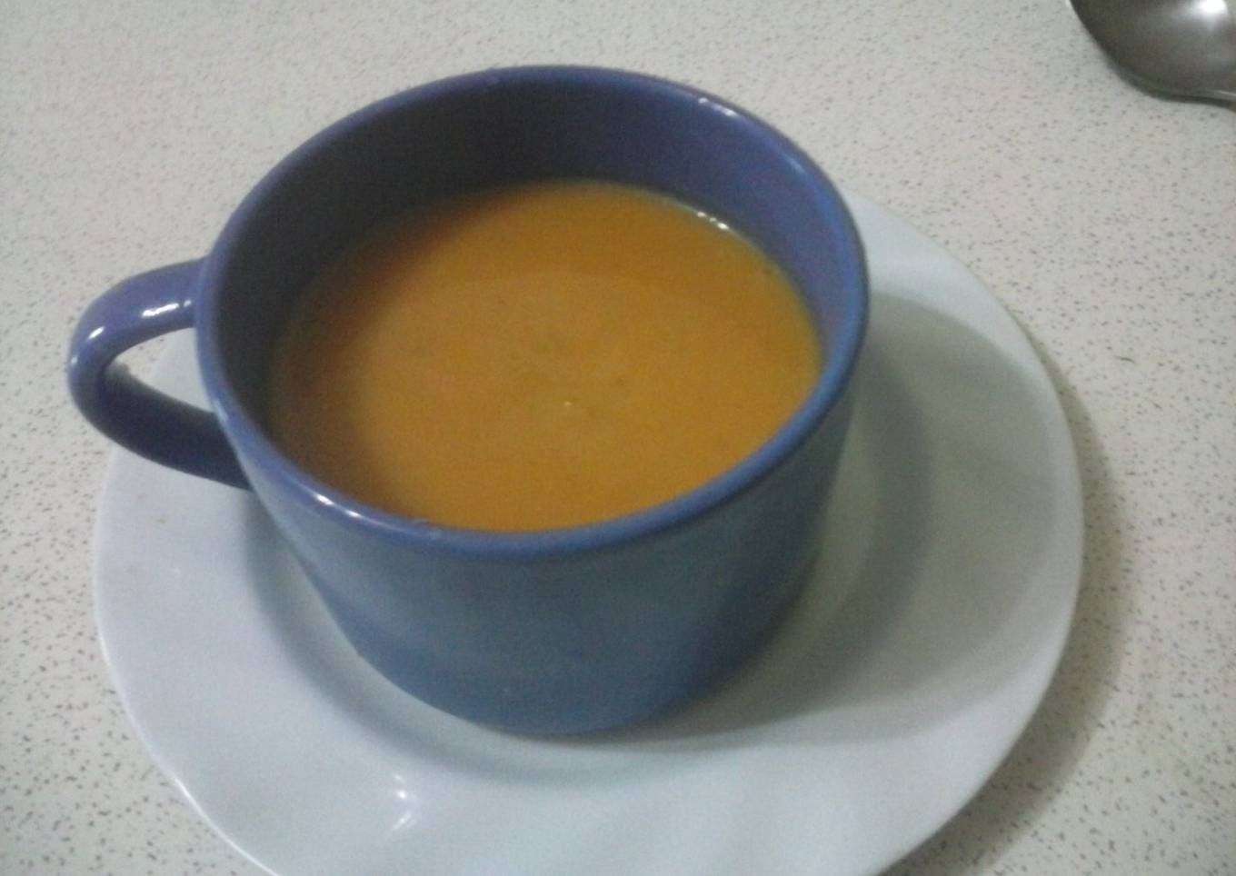 Sopa crema de calabaza y cebollas caramelizadas