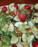 Ensalada con aderezo de aceite de cacahuete y lima