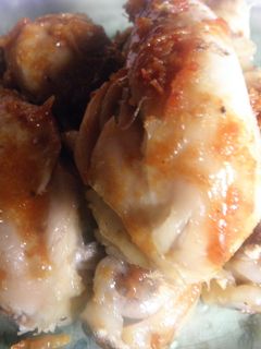 Una foto de Muslos de pollo dorados
