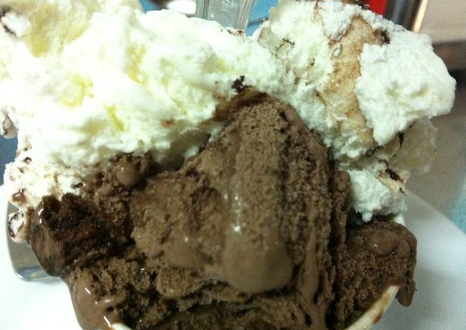 Foto principal de Helado de vainilla y helado de chocolate