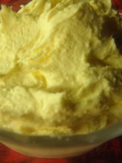 Una foto de Crema de limón para relleno y cobertura de tortas