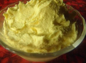 Una foto de Crema de limón para relleno y cobertura de tortas