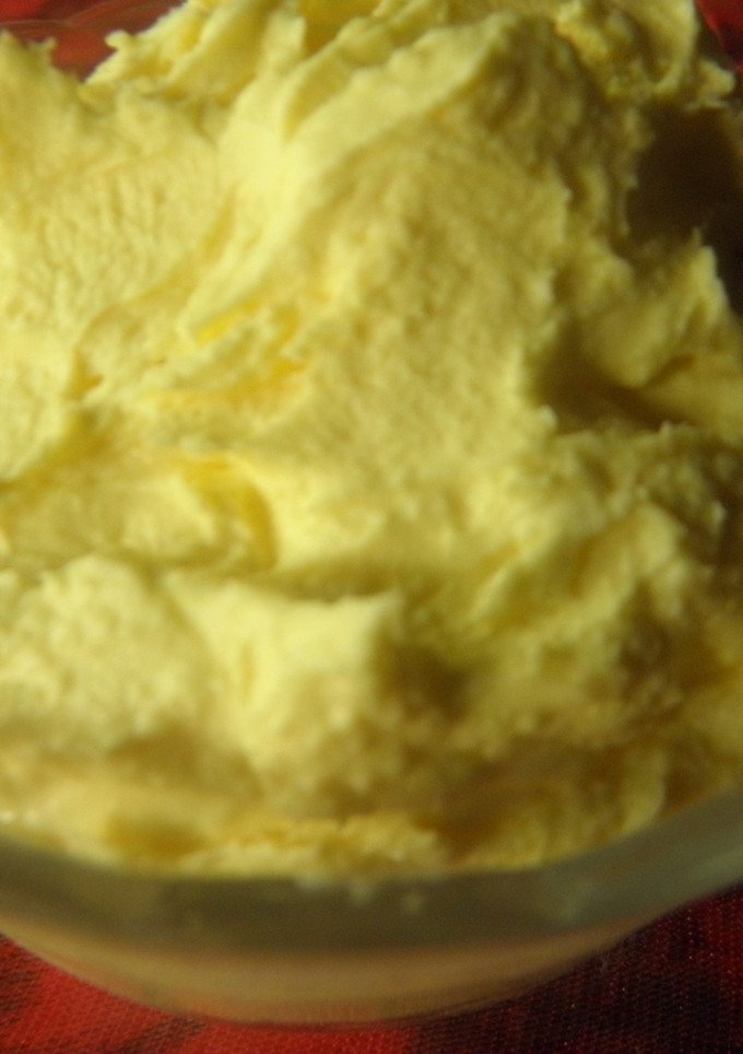 Una foto de Crema de limón para relleno y cobertura de tortas