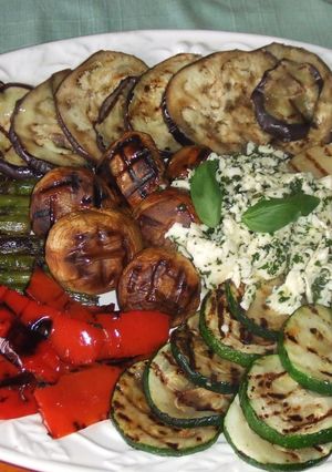Una foto de Parrillada de verduras con mozzarella macerado