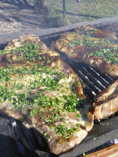 Una foto de Asado a la parrilla de matambre de vaca a la provenzal tiernísimo