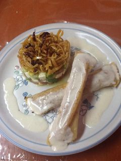 Una foto de Tacos de pescado en salsa de camarón