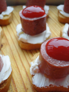 Una foto de Pintxos de salchicha y queso