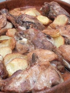 Una foto de Paletilla de cordero asada al horno de leña