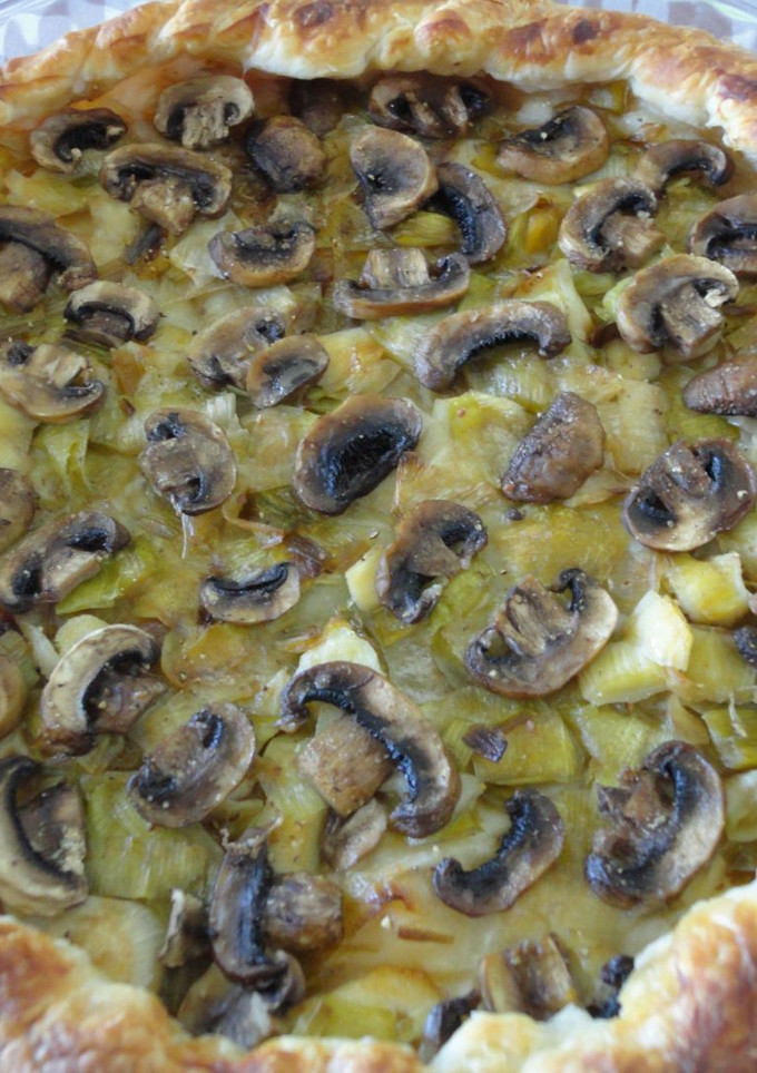 Una foto de Tarta de puerro y champiñones