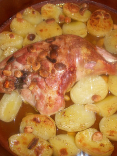 Una foto de Pierna de pavo con almendras al curry