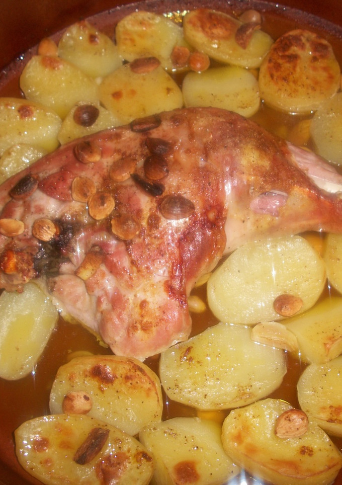 Una foto de Pierna de pavo con almendras al curry