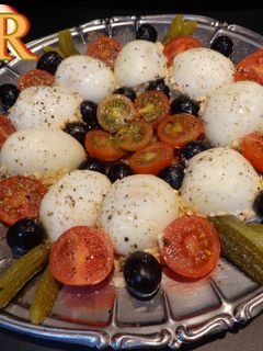 Una foto de Huevos duros rellenos de salmón