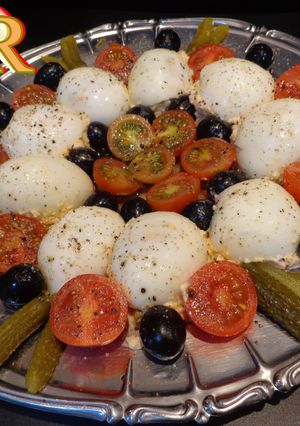 Una foto de Huevos duros rellenos de salmón