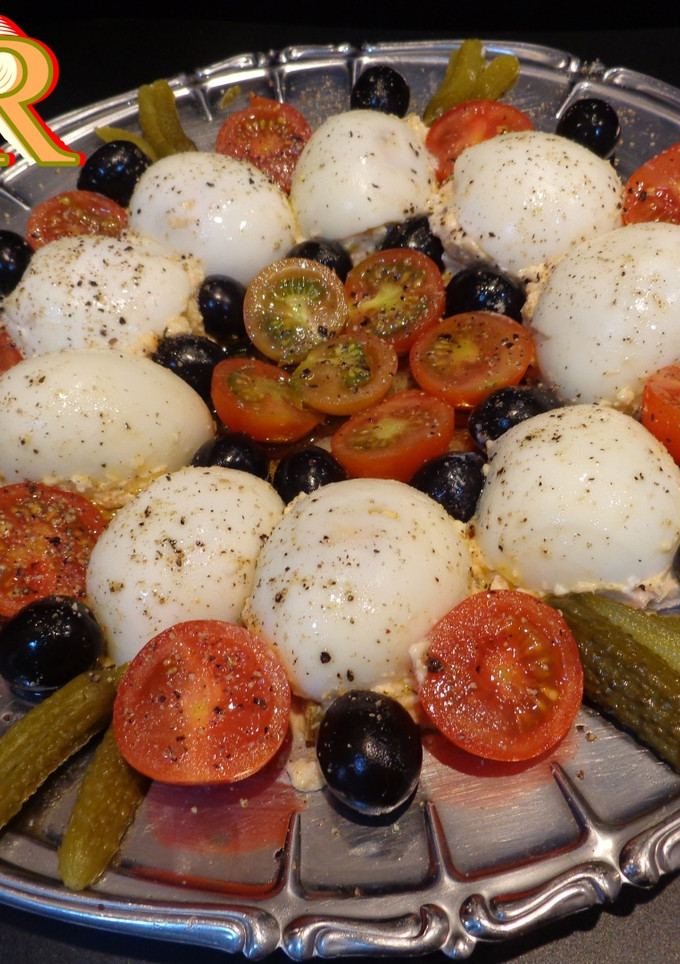 Una foto de Huevos duros rellenos de salmón
