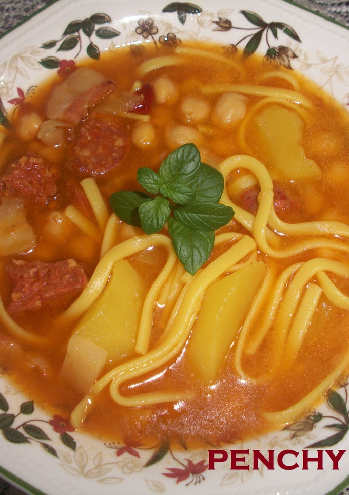 Una foto de Garbanzos con tallarines
