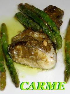 Una foto de Bacalao fresco al horno con espárragos trigueros