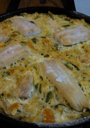 Una foto de Tortilla de vegetales y pescado al horno