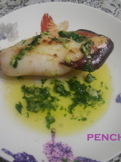 Una foto de Calamares asados con salsa verde