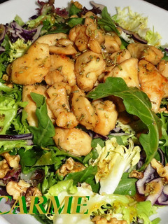 Una foto de Ensalada de pollo con miel y romero