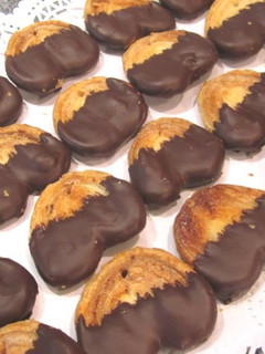 Una foto de Palmeritas de hojaldre bañadas con chocolate