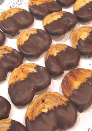Una foto de Palmeritas de hojaldre bañadas con chocolate