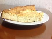 Una foto de pay de queso con nata