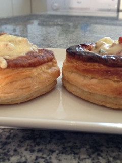 Una foto de Volovanes rellenos de setas y bacon