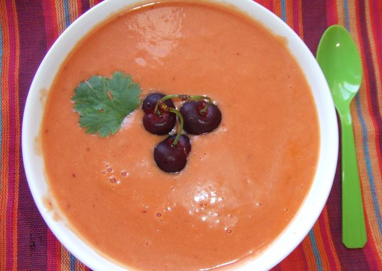 Gazpacho de sandía y cerezas