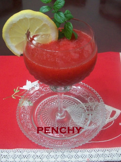 Una foto de Sorbete de fresas al limoncello