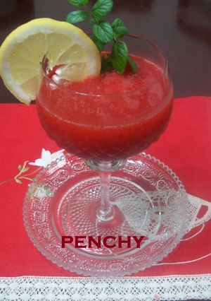 Una foto de Sorbete de fresas al limoncello