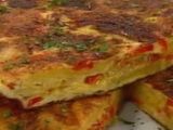 Tortilla de chorizo, cebolla y perejil