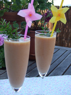 Una foto de Batido de melocotones y ciruelas al aroma de canela