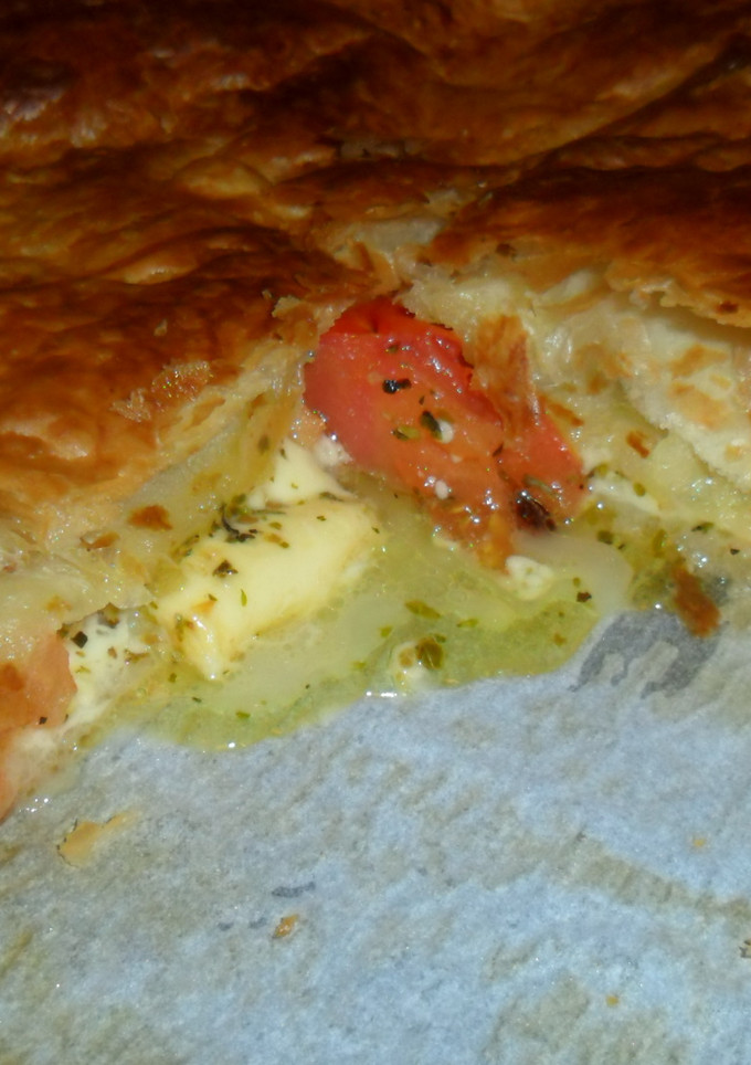 Una foto de Tarta de queso y tomates