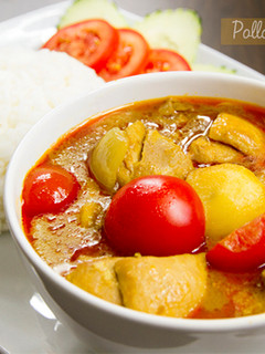 Una foto de Pollo con curry amarillo