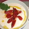 Sopa blanca fría con pimientos de piquillo