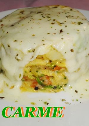Una foto de Timbal de tortilla de verduras gratinada