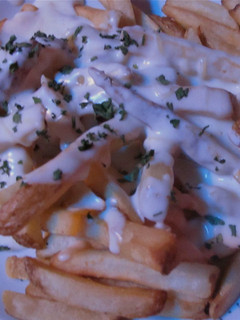 Una foto de Patatas con salsa roquefort