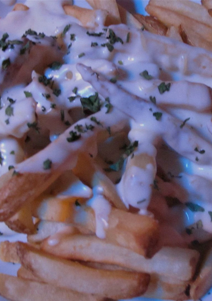 Una foto de Patatas con salsa roquefort