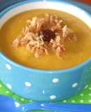 Sopa fría de cangrejos de río con cebolla frita y crema de pimientos
