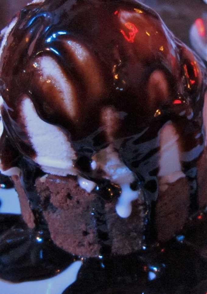 Una foto de Mousse de chocolate con helado
