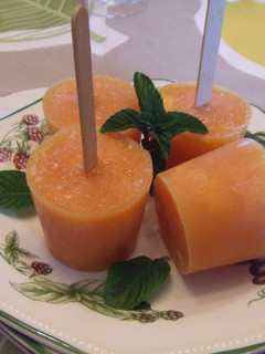 Una foto de Sorbetes de melocotón y mango