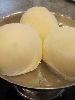 Una foto de Helado de limón hecho en casa