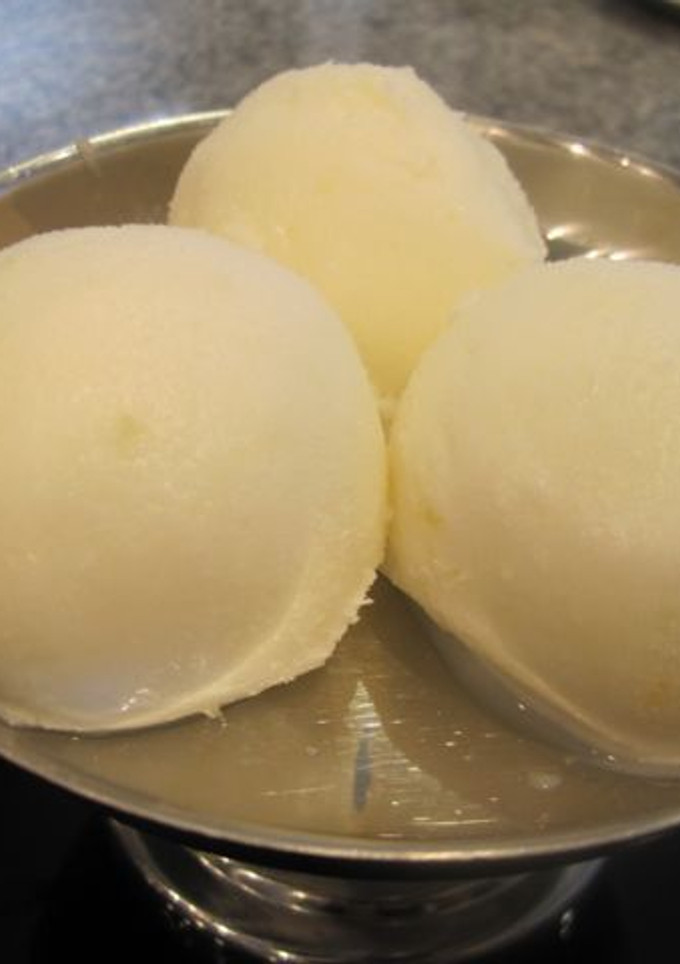 Una foto de Helado de limón hecho en casa