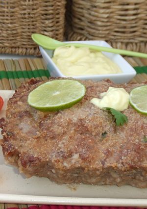 Una foto de Pastel frío de carne relleno